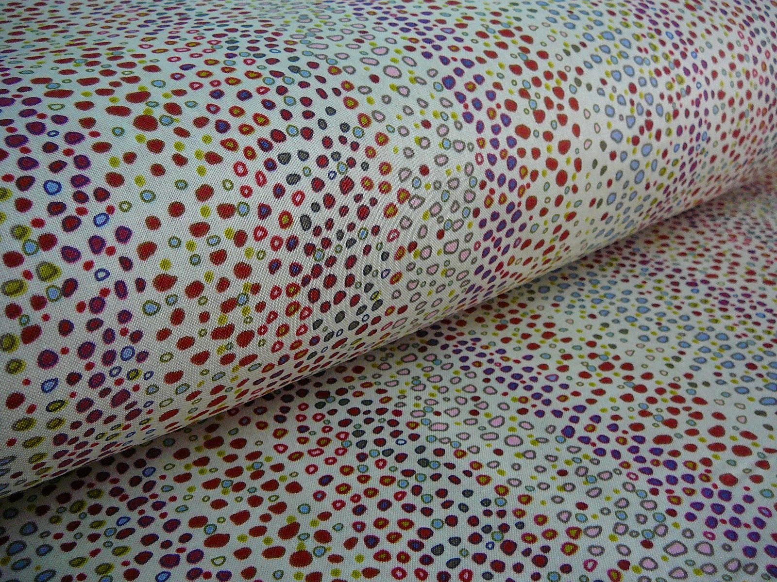 Bavlněná látka - nepravidelný puntíček No.2 - šíře 110cm
