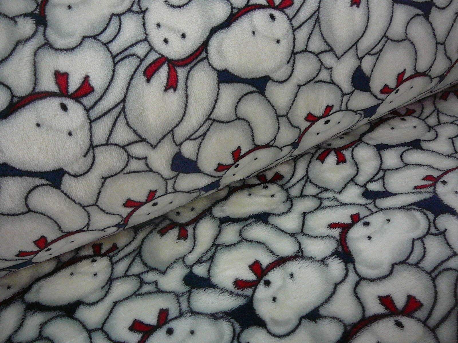 Fleece - medvěd s mašlí - šíře 150cm