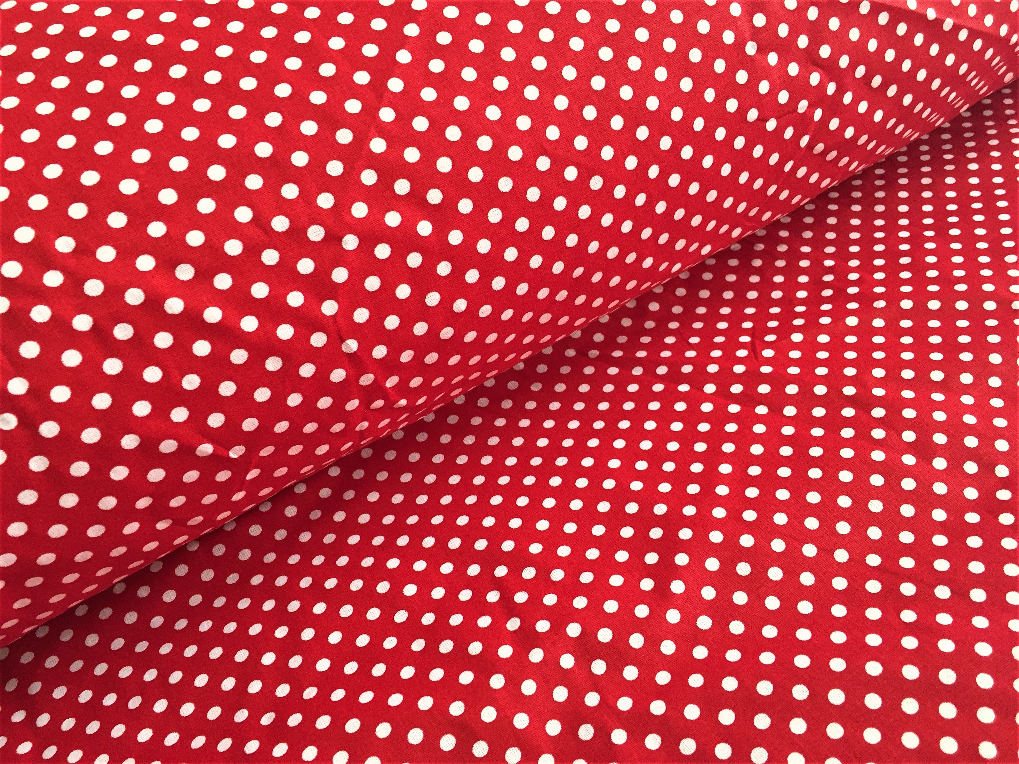 Bavlněná látka - bílý puntíček (5mm) na červené - šíře 140cm
