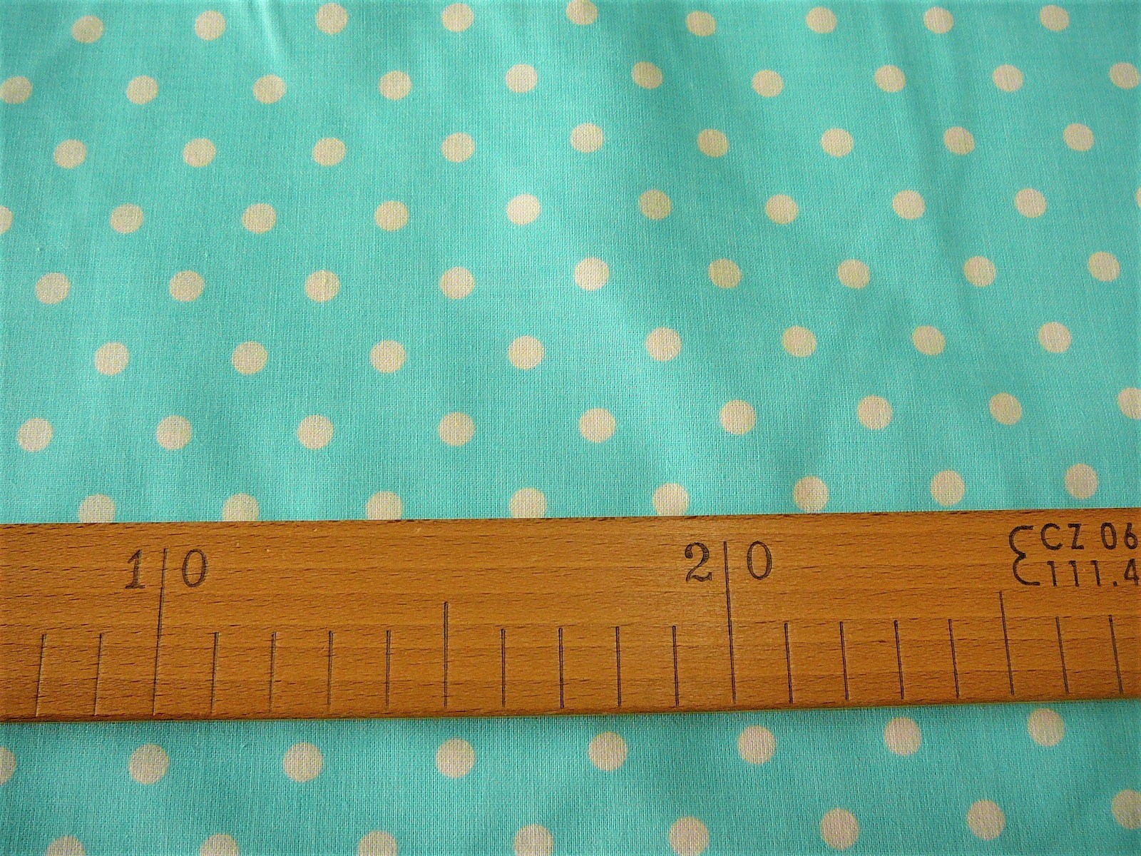 Bavlněná látka - bílý puntík na mentolové - posledních 85cm
