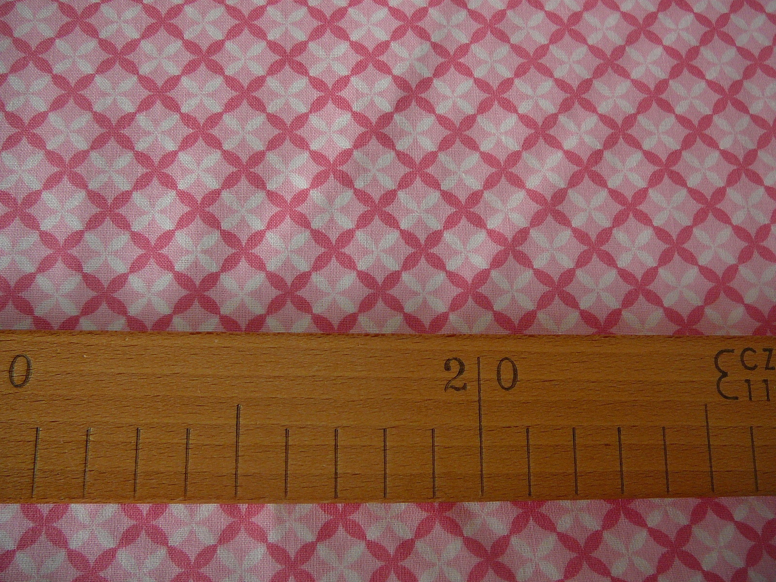 Bavlněná látka - růžovobílé čtverce - šíře 140cm