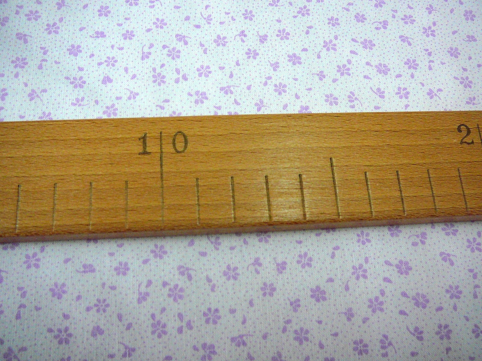 Bavlněná látka - fialové kytičky na bílé - šíře 160cm