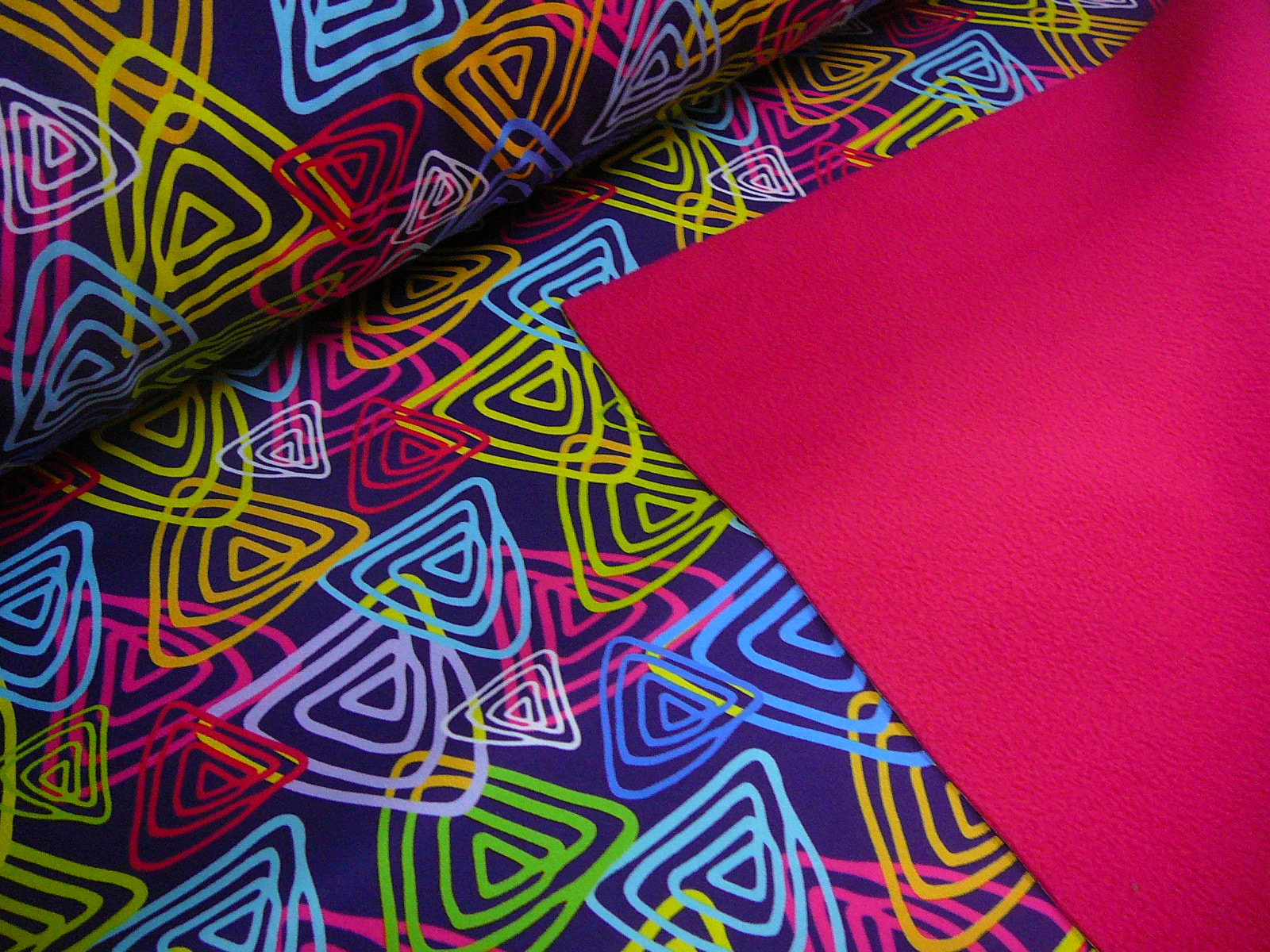 Digi tisk softshell s fleecem - trojúhelníky