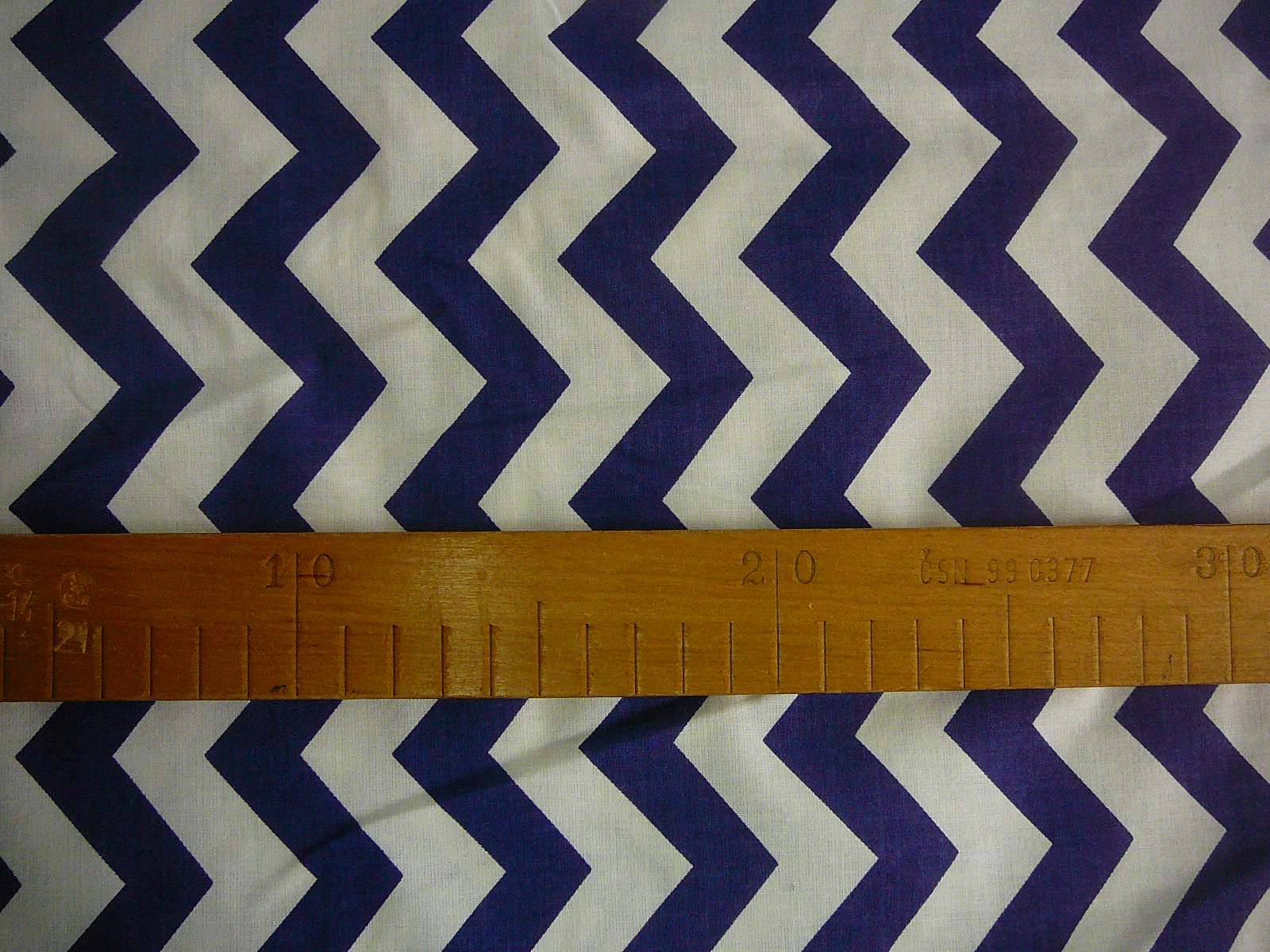Bavlněná látka - modrý a bílý chevron - šíře 160cm