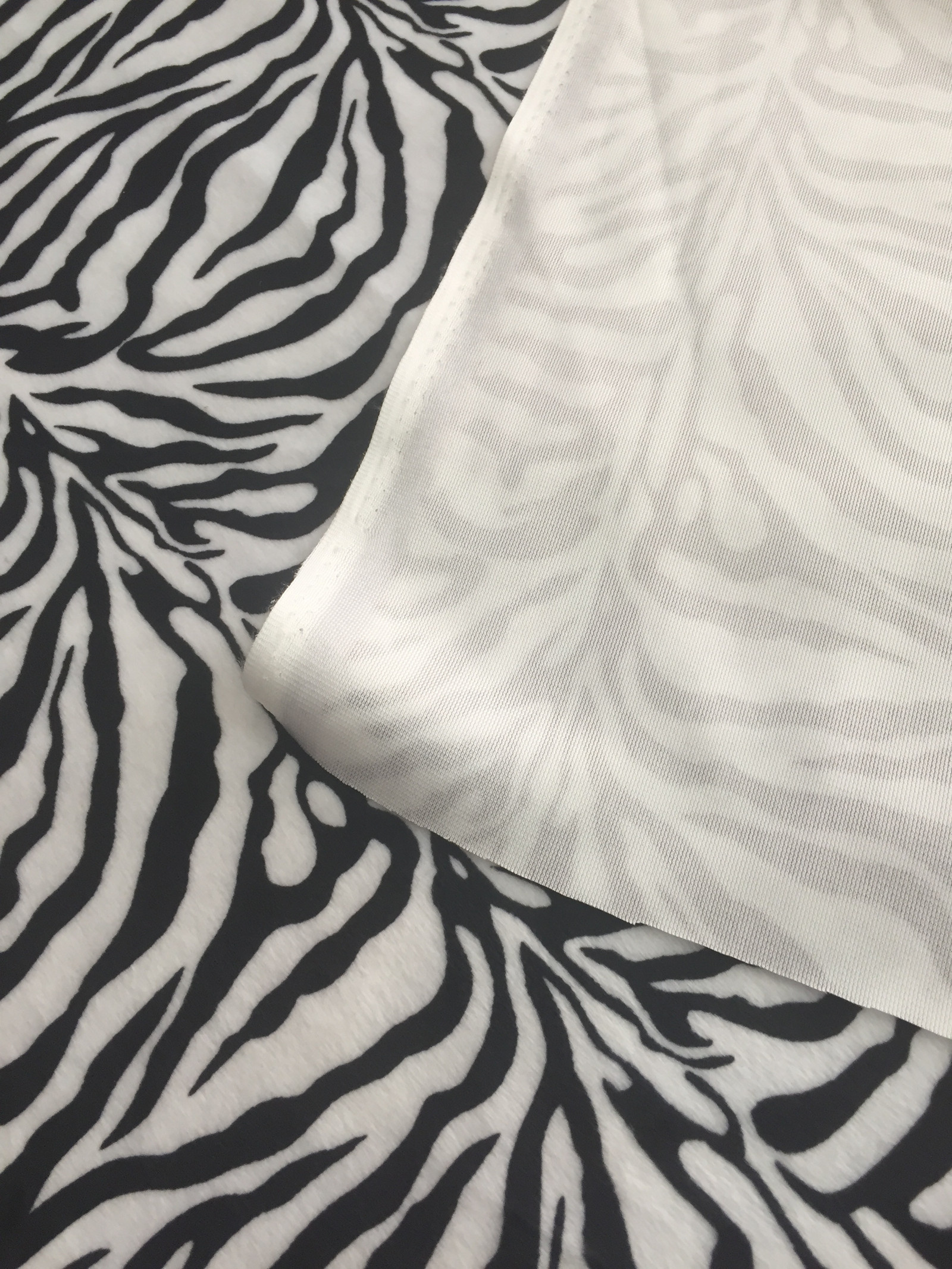 Imitace zvířecí kůže - zebra - posledních 75cm