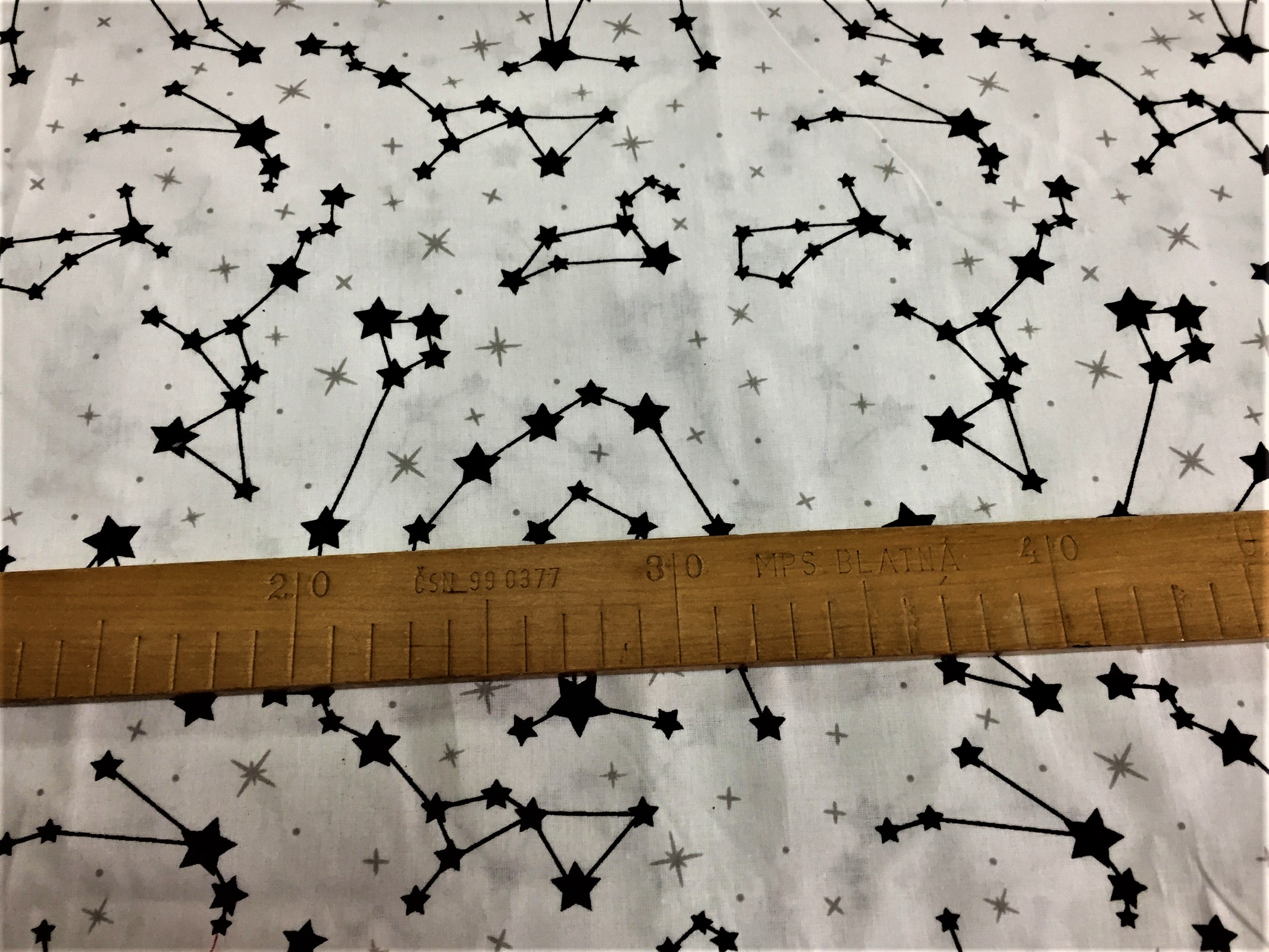 Bavlněná látka - černé souhvězdí na bílé - šíře 140cm