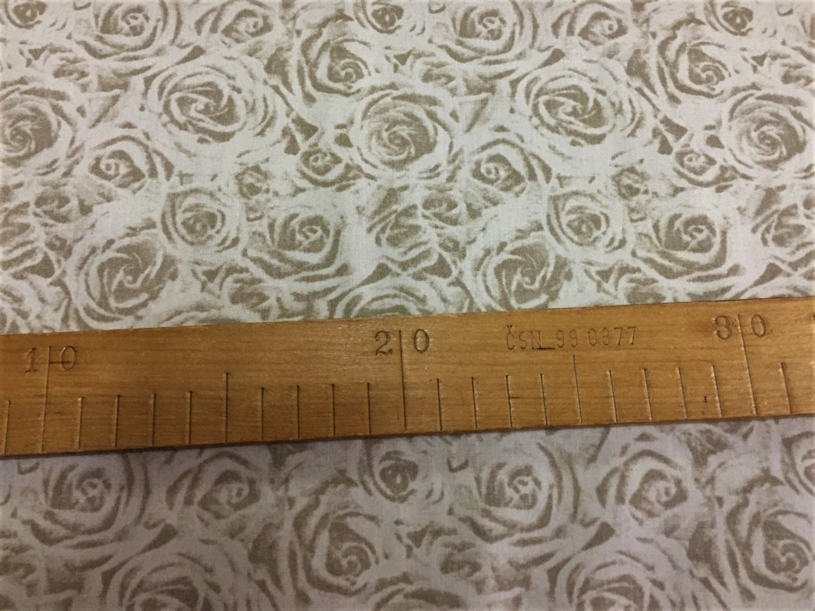 Bavlněná látka - béžové růže - šíře 140cm