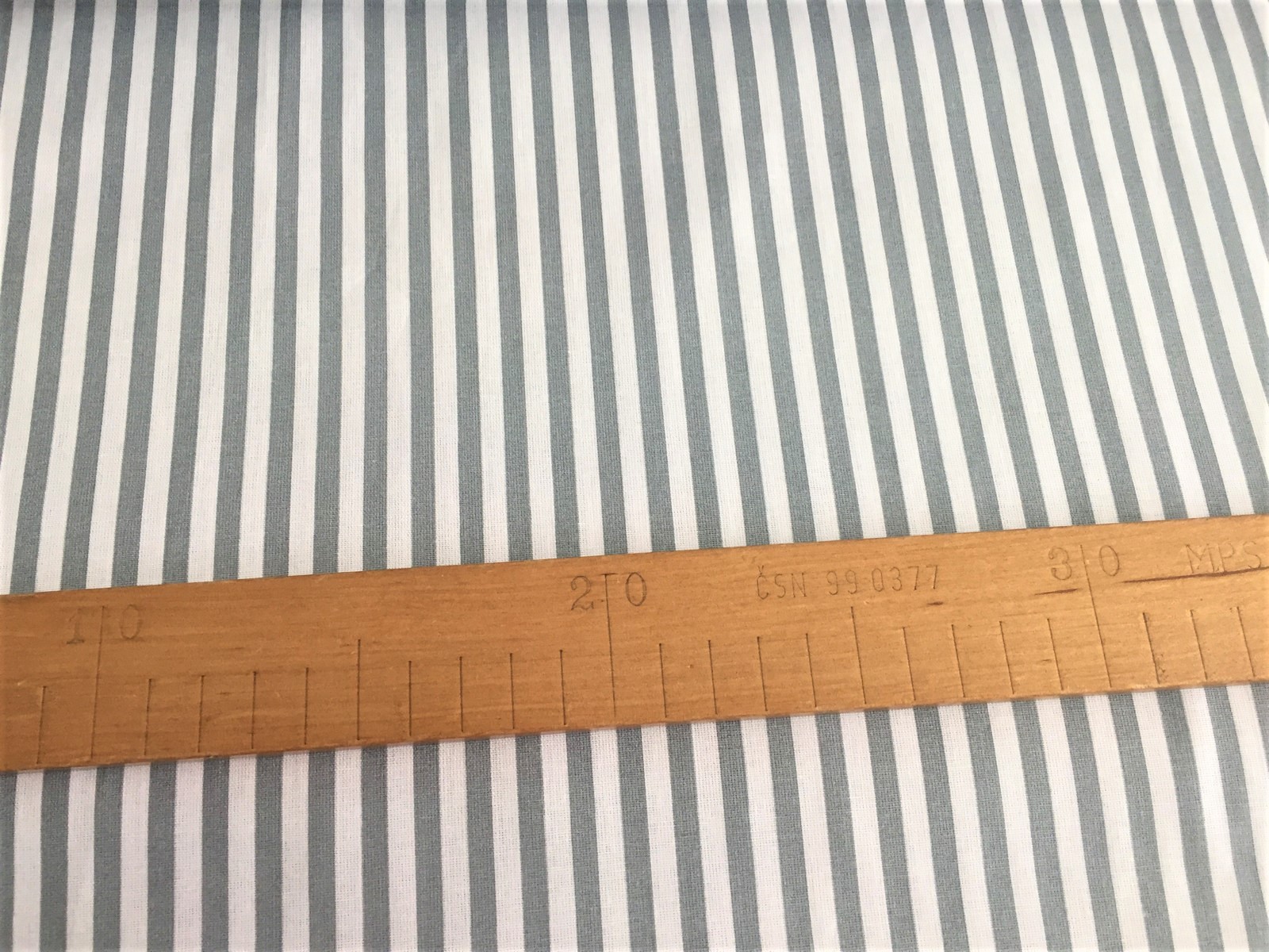 Bavlněná látka - tmavě šedý a bílý proužek - šíře 140cm