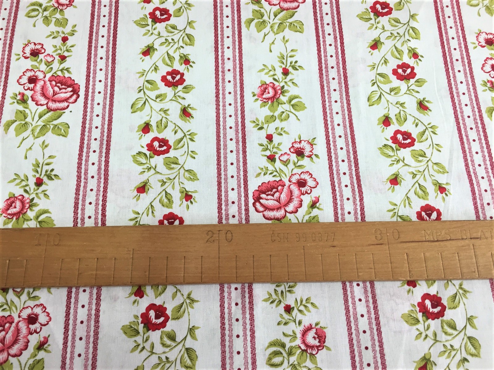 Bavlněná látka - růže a vínové proužky - šíře 140cm