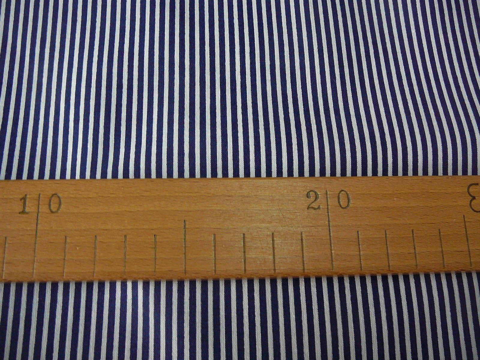 Bavlněná látka - tmavě modrý a bílý proužeček - šíře 150cm