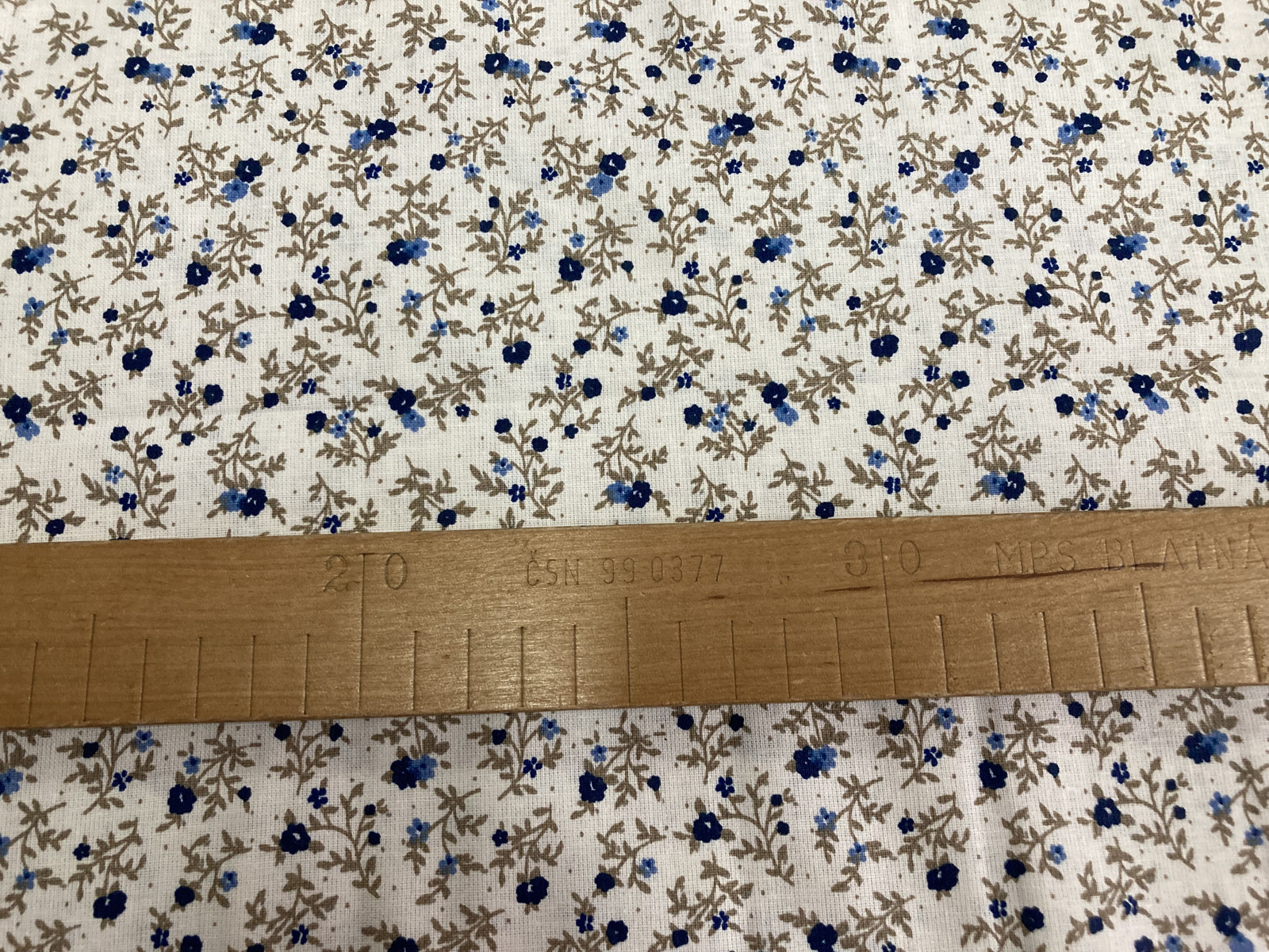 Bavlněná látka - modré kytičky - šíře 140cm