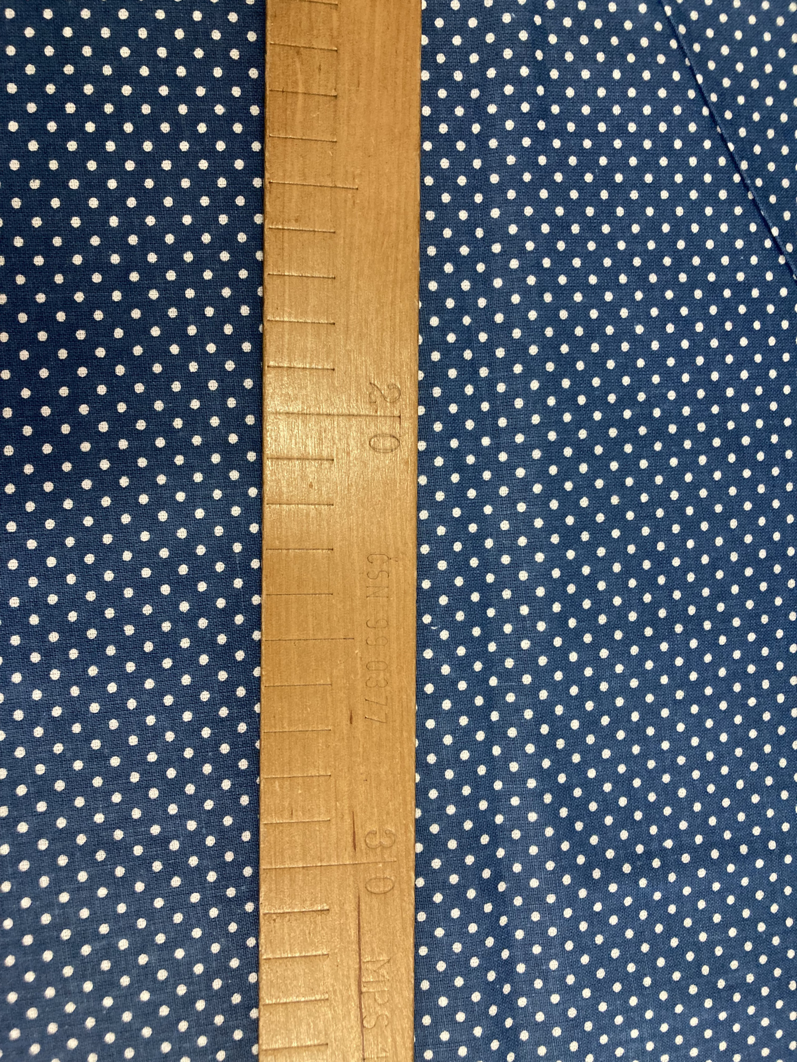 Bavlněná látka - puntíček na půlnočně modré - šíře 140cm
