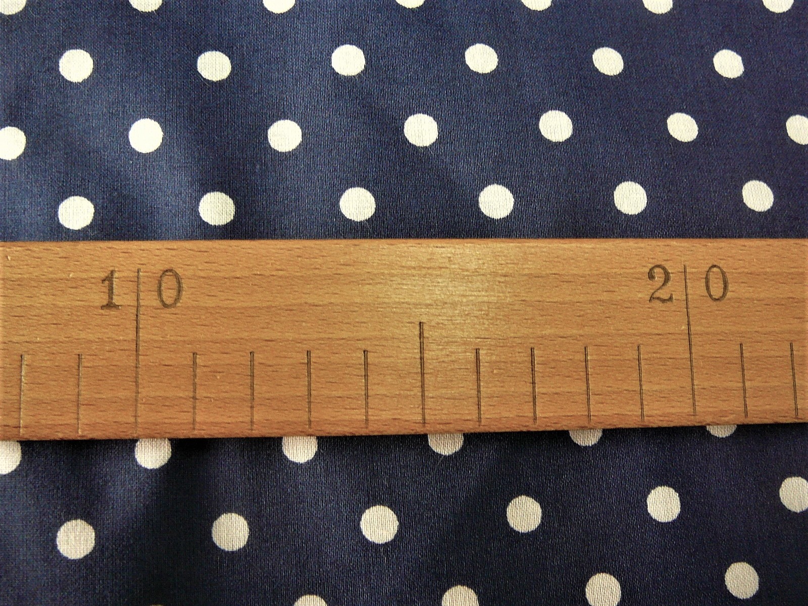 Bavlněná látka - bílý puntík na tmavě modré - šíře 150cm