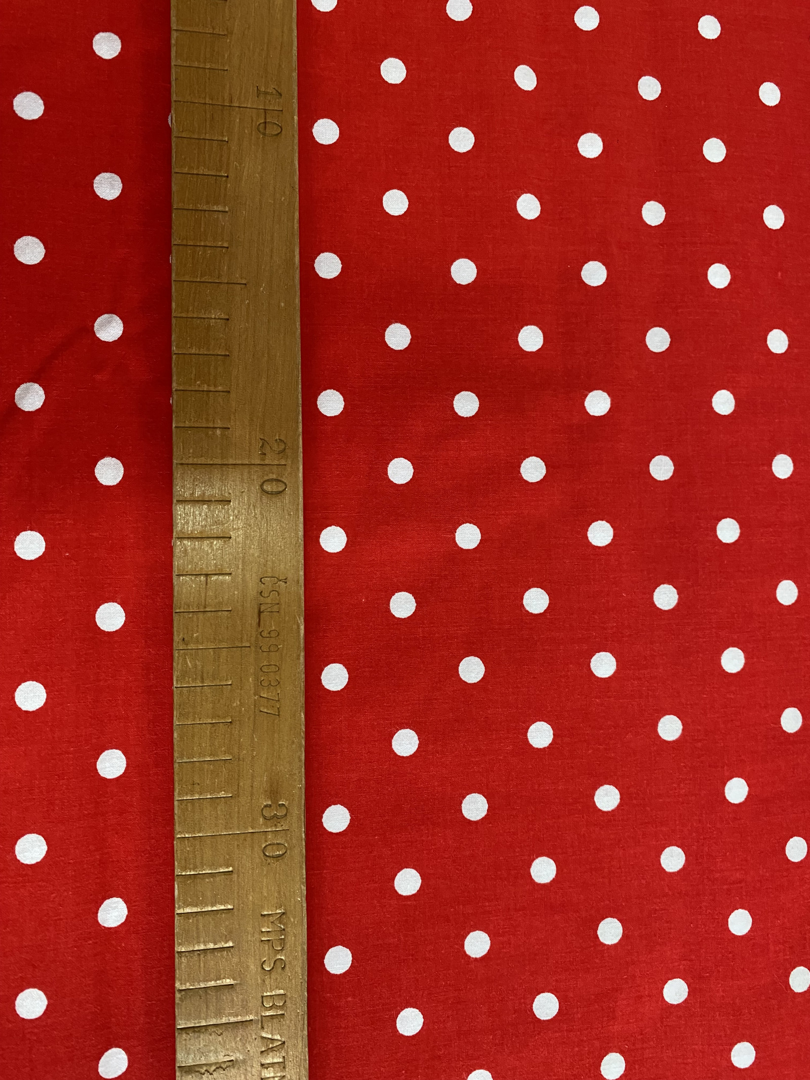 Bavlněná látka - bílý puntík na červené - šíře 150cm