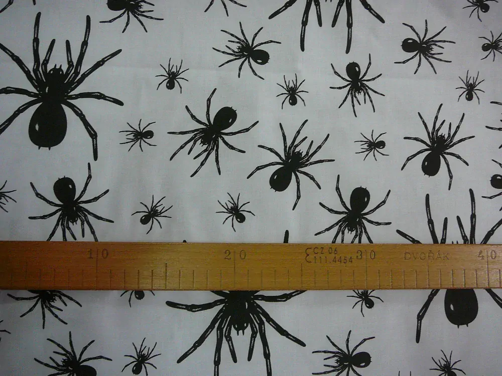 Bavlněná látka - černí pavouci na bílé - šíře 150cm
