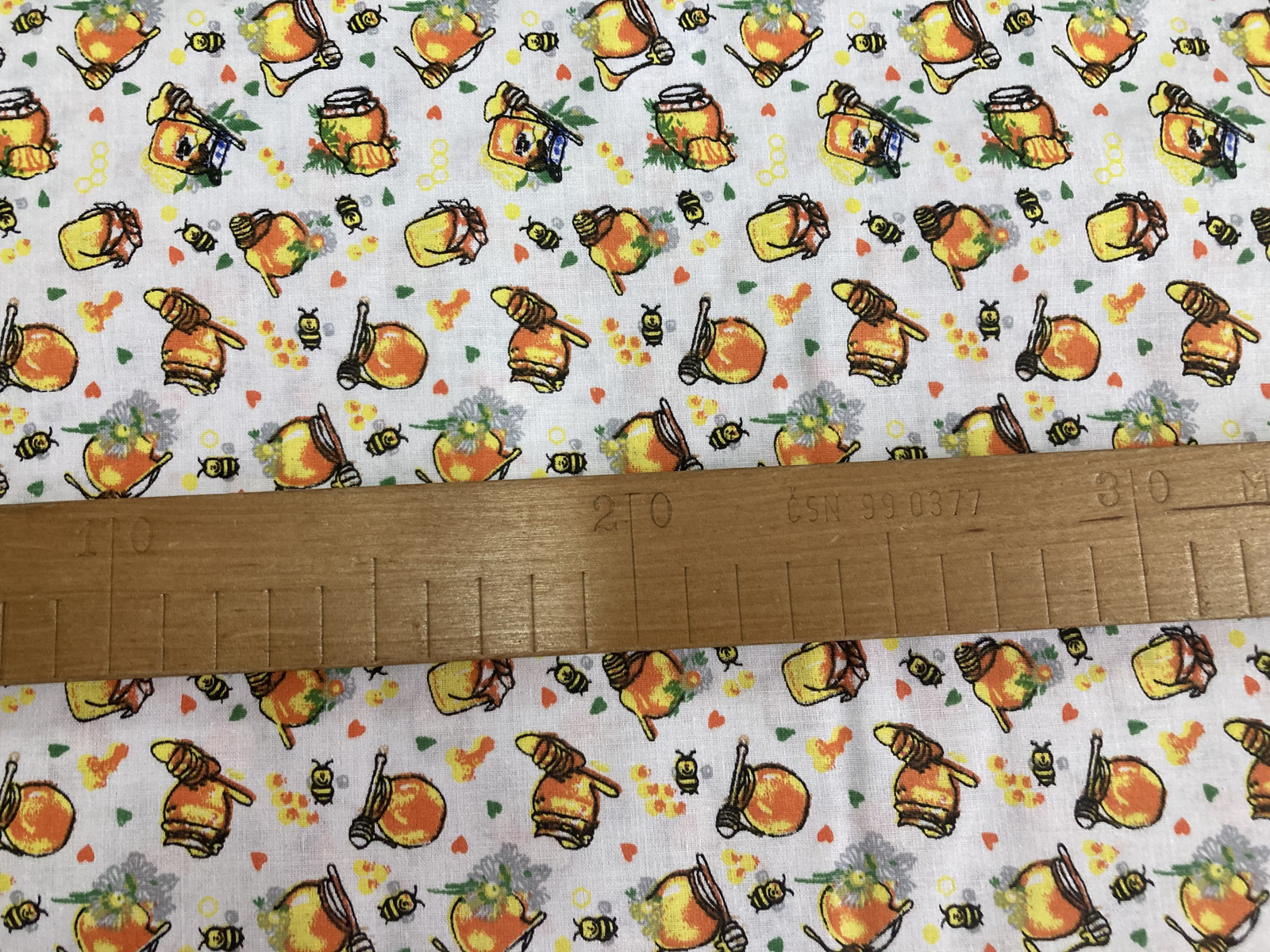 Bavlněná látka - Honey - šíře 140cm