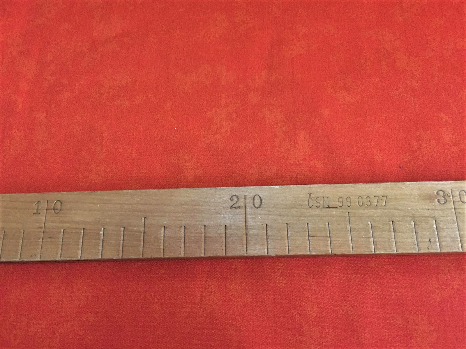 Bavlněná látka - terakotový mramor - šíře 140cm