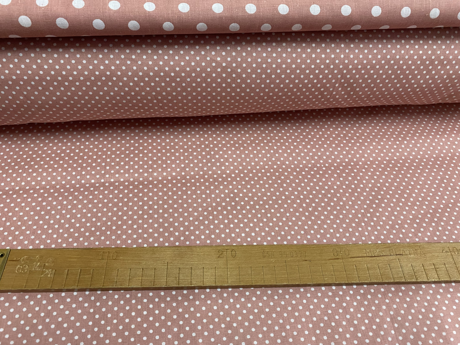 Bavlněná látka - bílý puntíček na starorůžové No.2- šíře 140cm