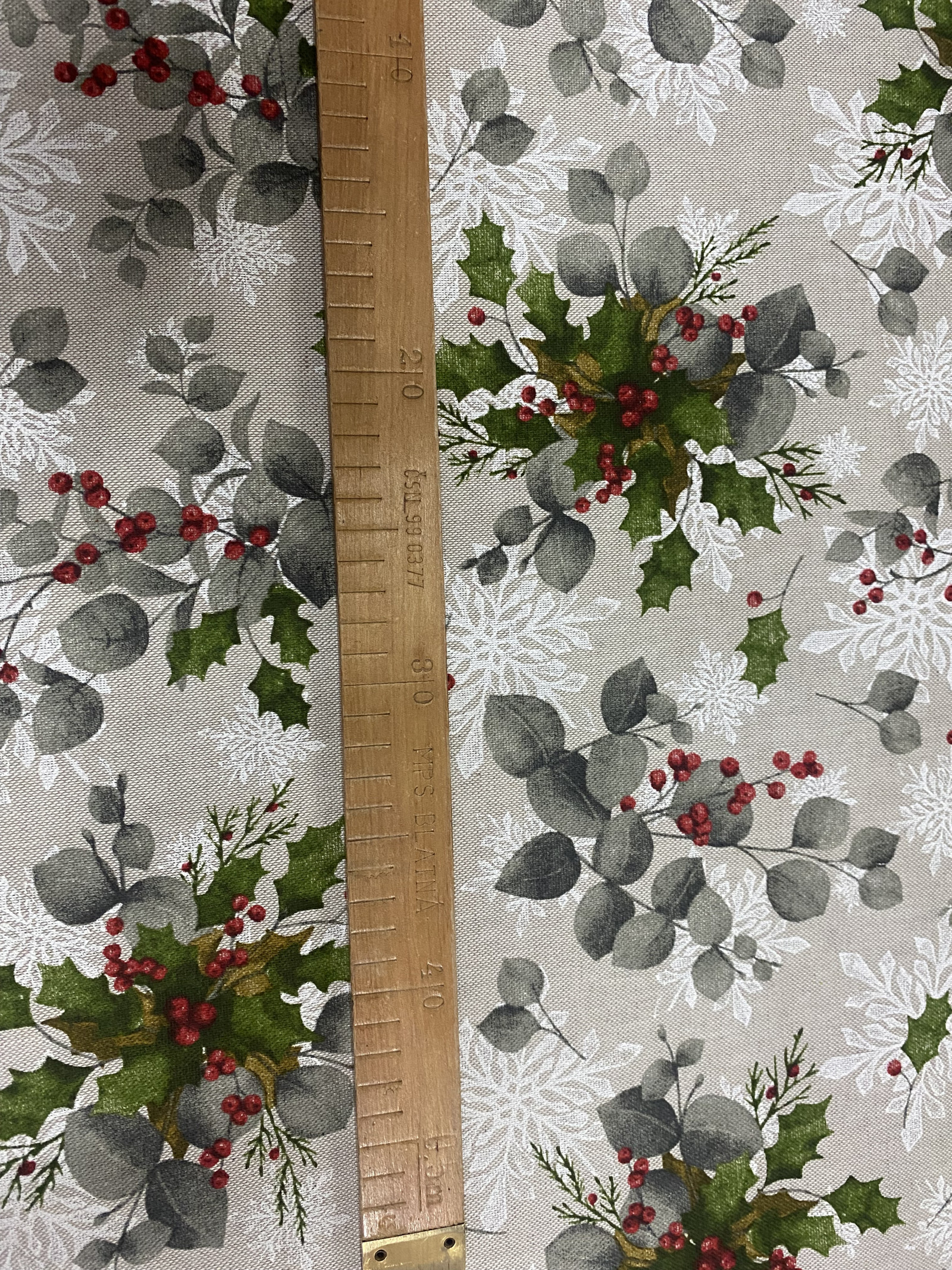 dekoračka - cesmína a eukalyptus - šíře 140cm