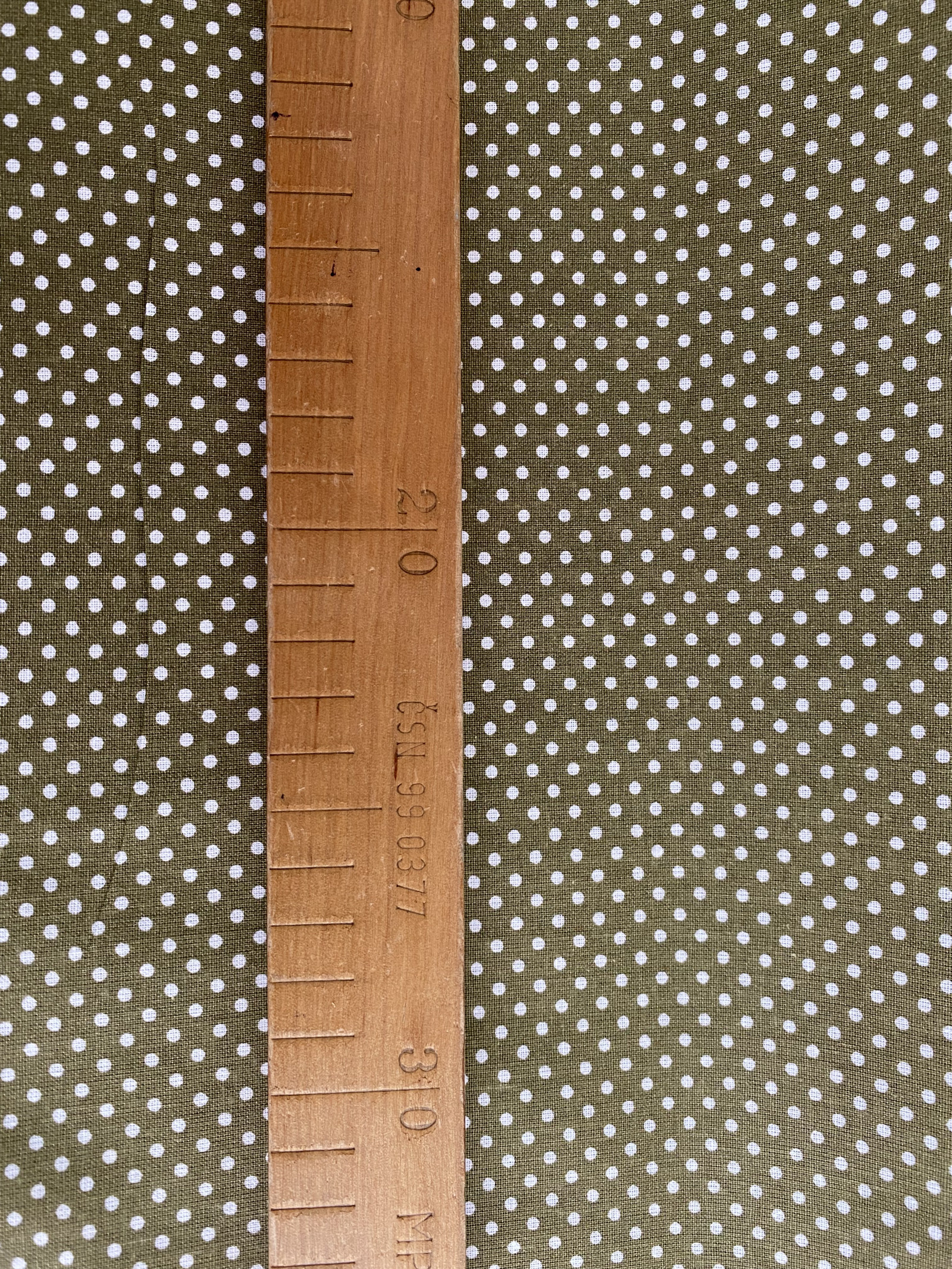Bavlněná látka - bílý puntíček na tmavě zelené / khaki - šíře 140cm