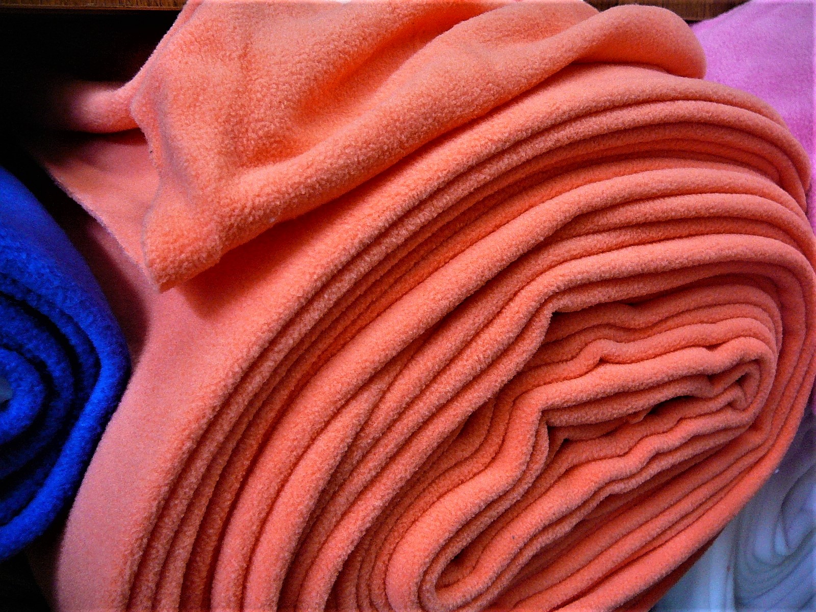 Fleece - lososový - posledních 75cm