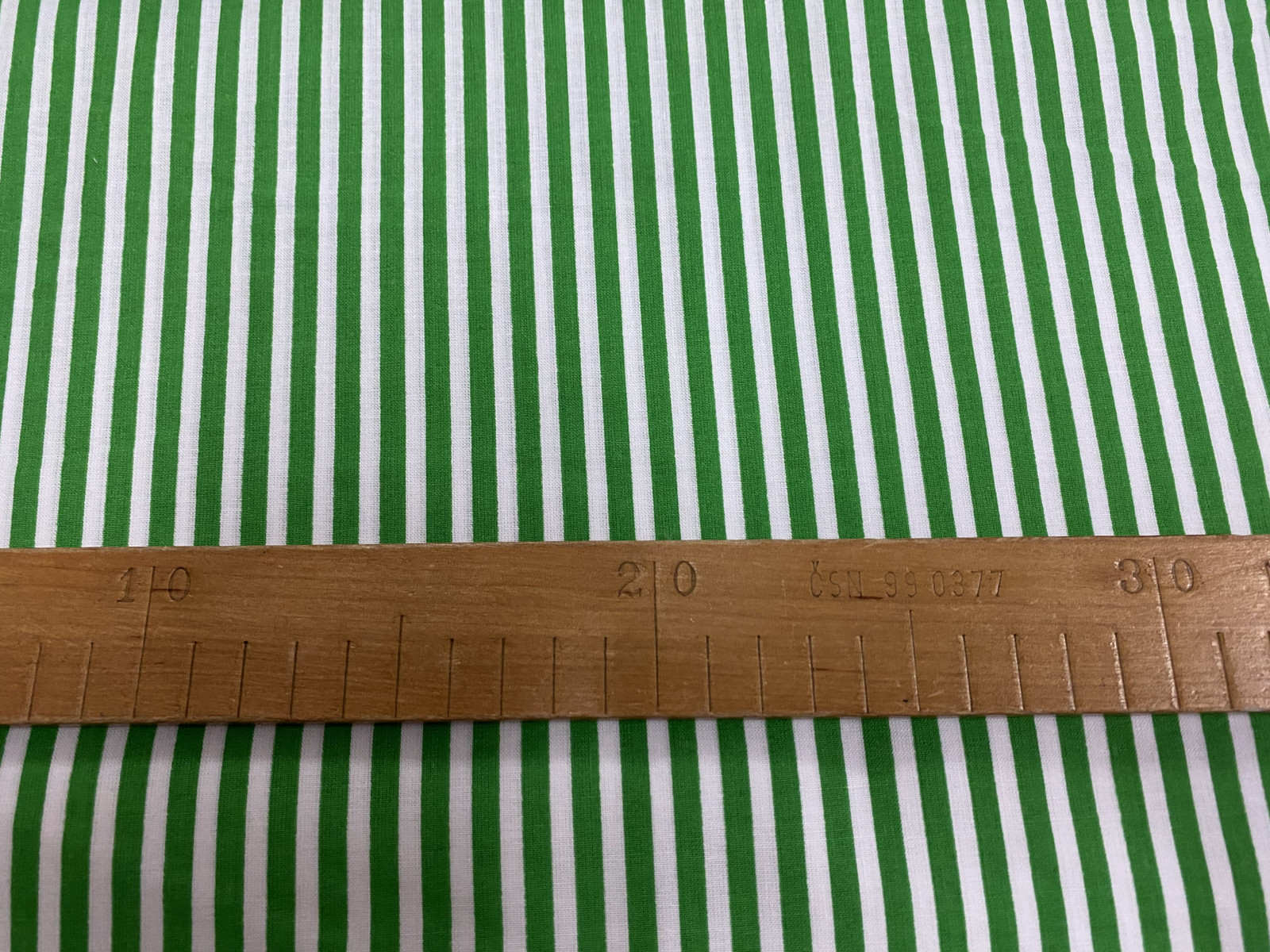 Bavlněná látka - zelený a bílý proužek - šíře 150cm