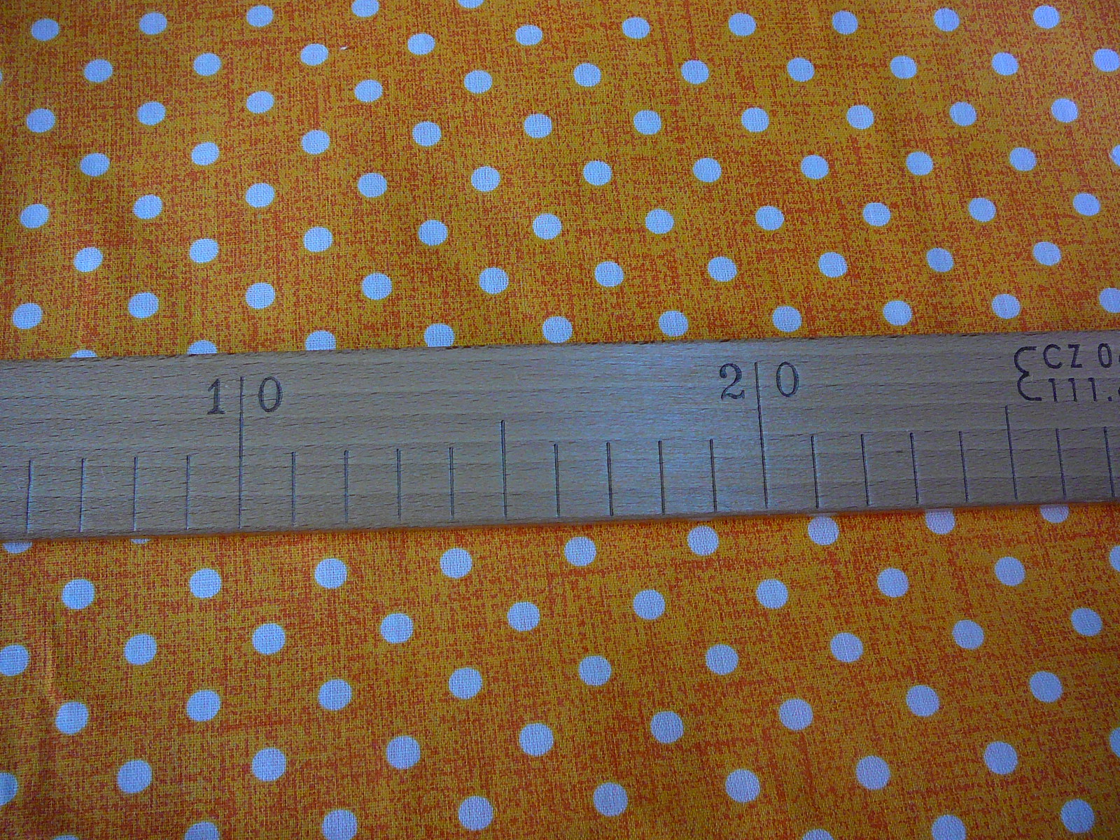Bavlněná látka - oranžová režná s puntíkem - šíře 140cm