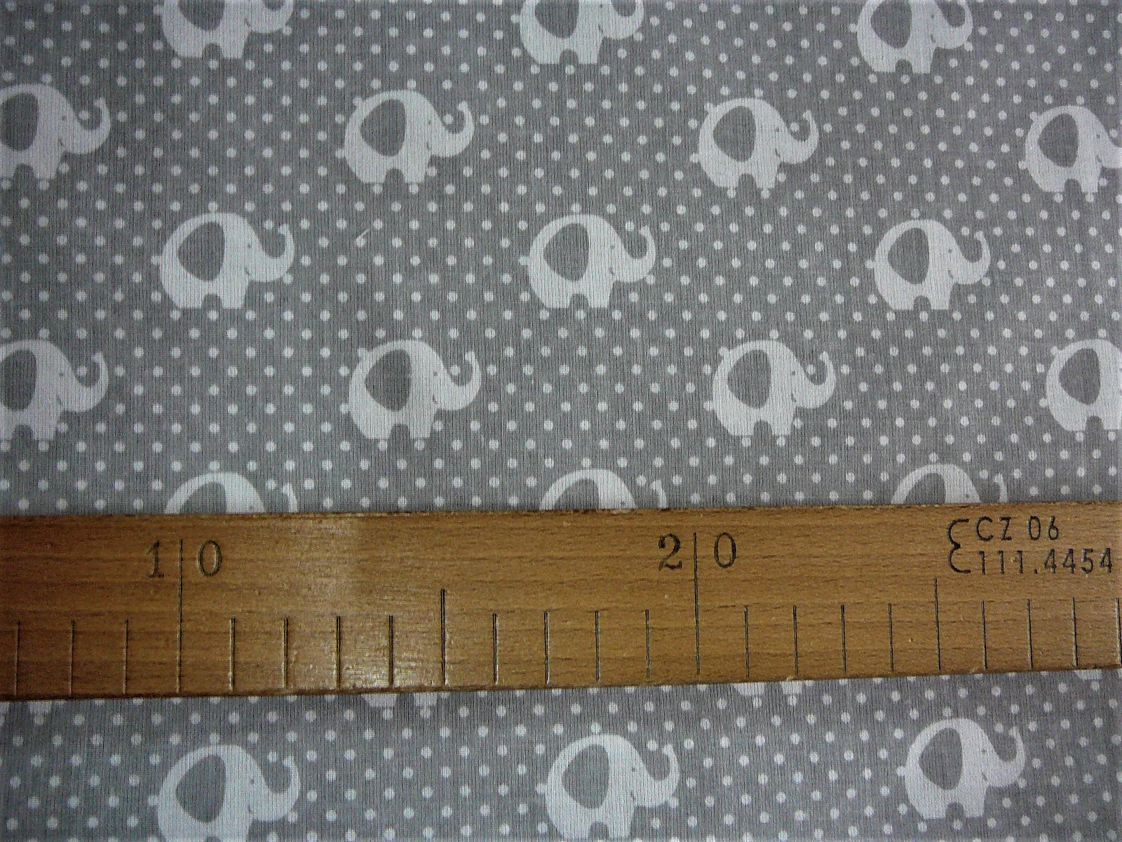 Bavlněná látka - sloníci na šedé - šíře 160cm 