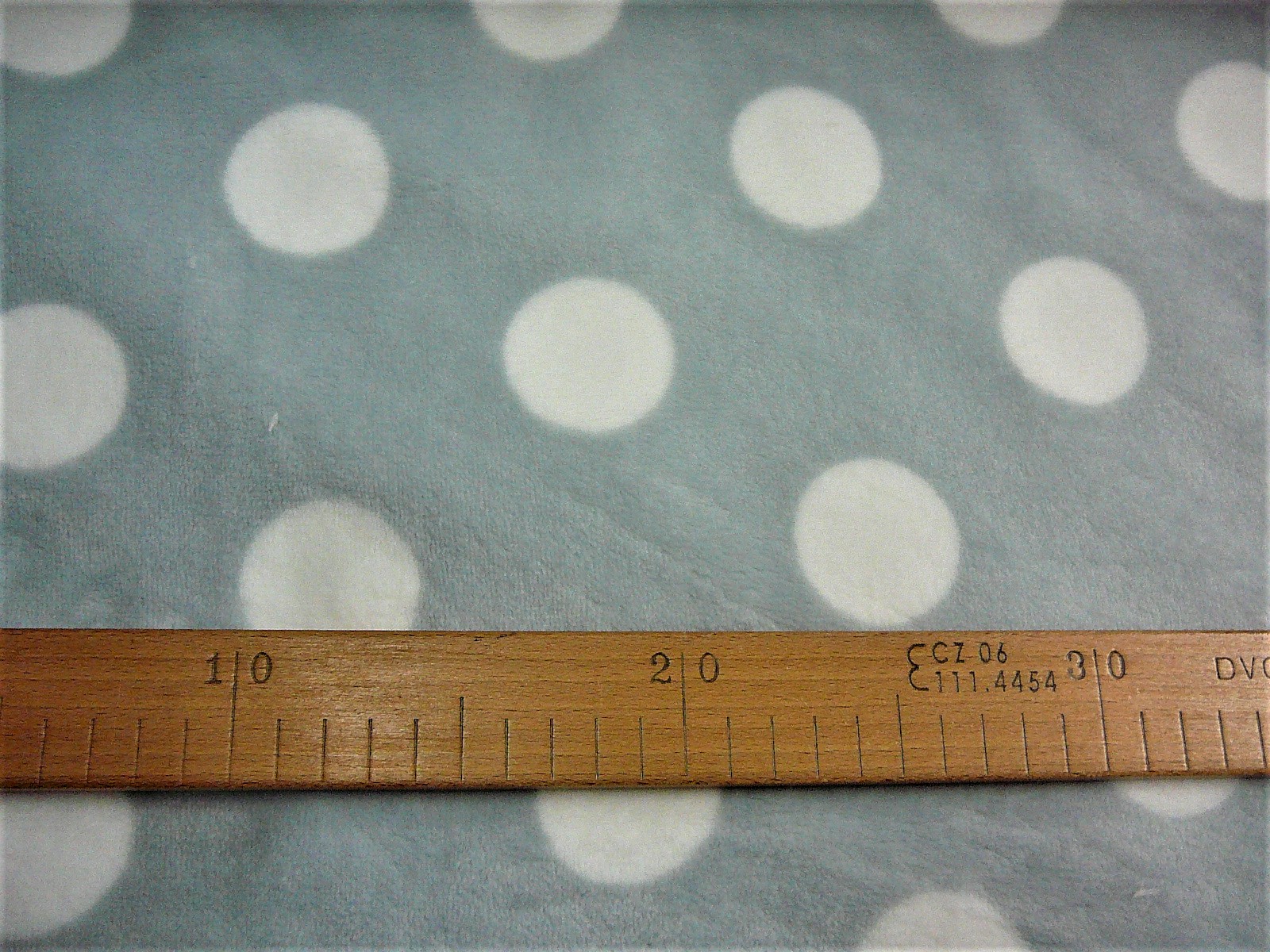 Fleece - bílý puntík na šedé - šíře 150cm