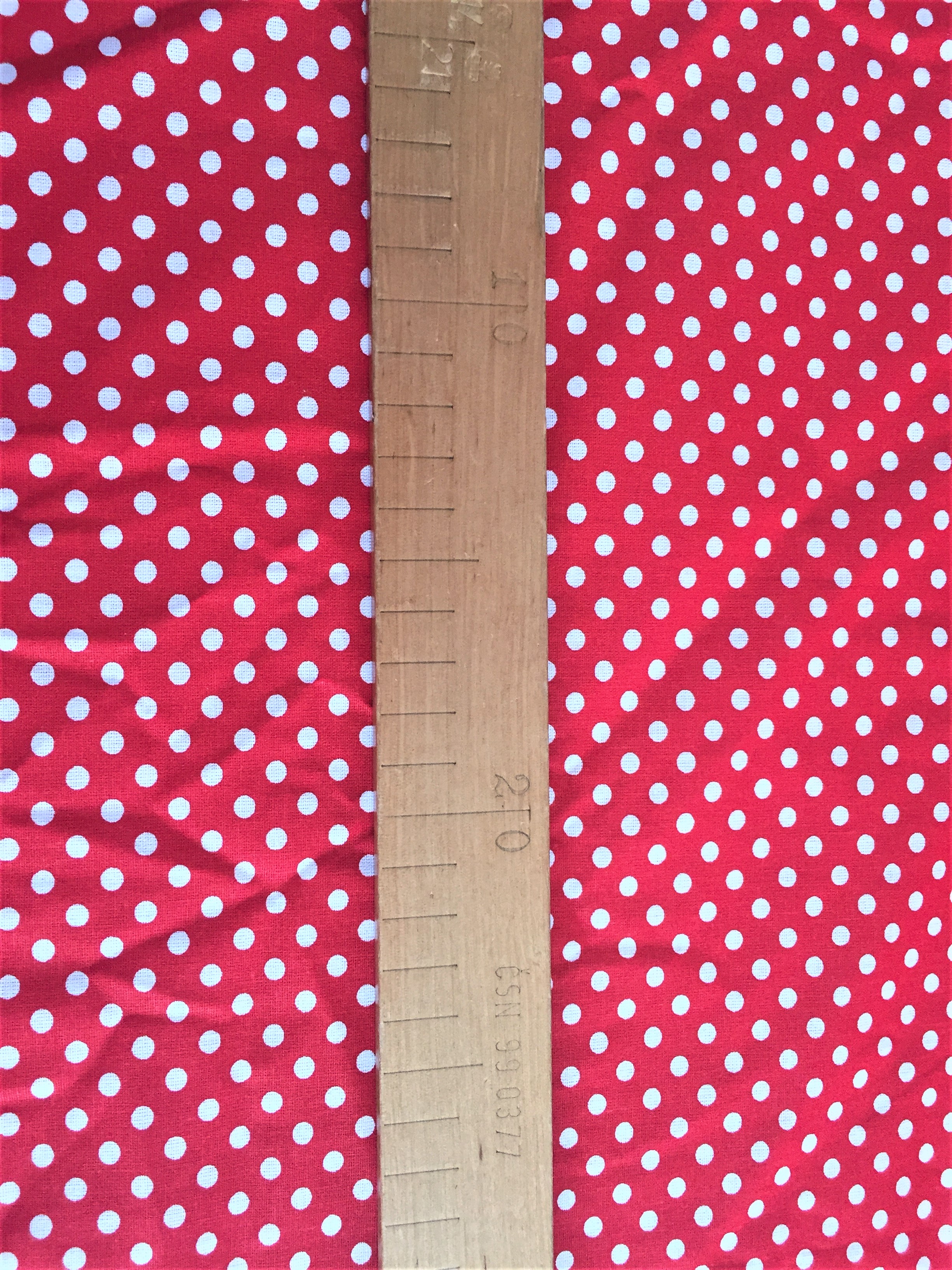 Bavlněná látka - bílý puntíček (5mm) na červené - šíře 140cm