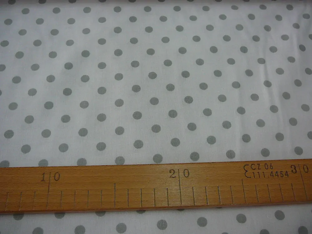Bavlněná látka - světle fialový puntík na bílé - šíře 150cm