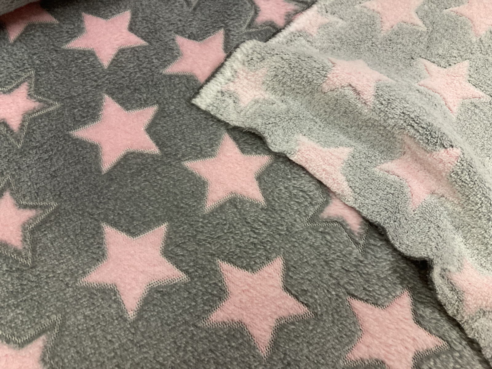 fleece - růžové hvězdy na šedé - šíře 150cm